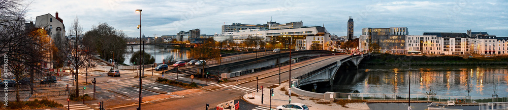 Naklejka premium Panoramic view of bridge in Nantes by night