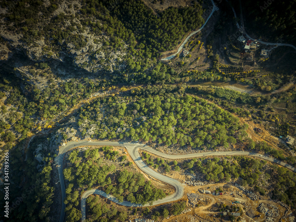 Obraz premium mountain road from a bird's-eye view