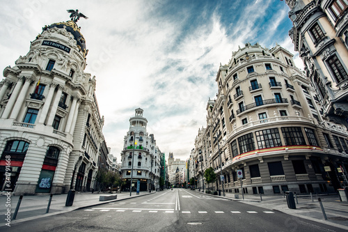 Calles del centro Madrid vacias debido al confinamiento derivado de la pandemia mundial covid-2019
