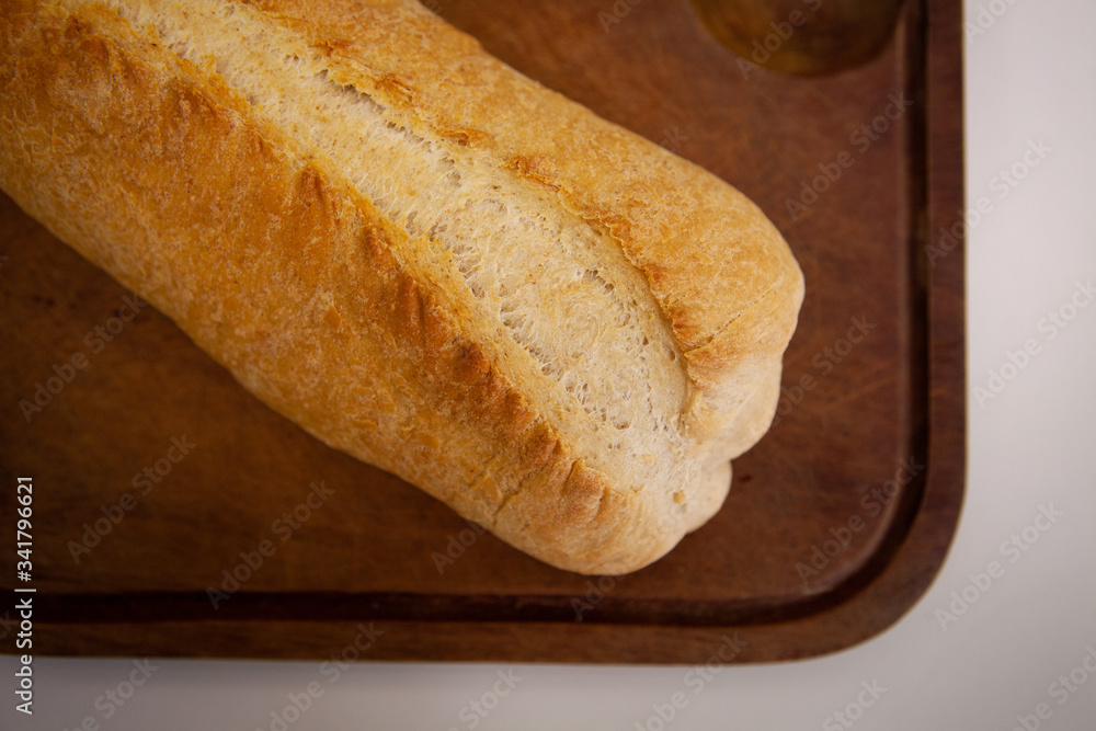 Homemade bread made with 4 ingredients. Easy and delicious recipe in the practical kitchen. Homemade bread made with 4 ingredients. Easy and delicious recipe in the practical kitchen.