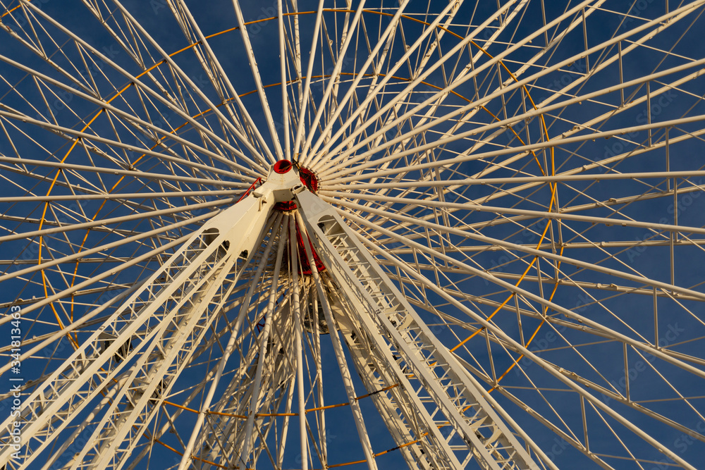 Fototapeta premium ferris wheel on blue sky background