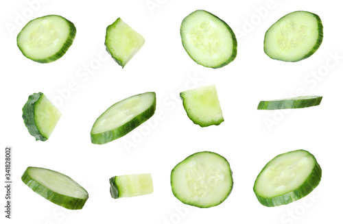 Fotografia Set of fresh cucumber slices on white background
