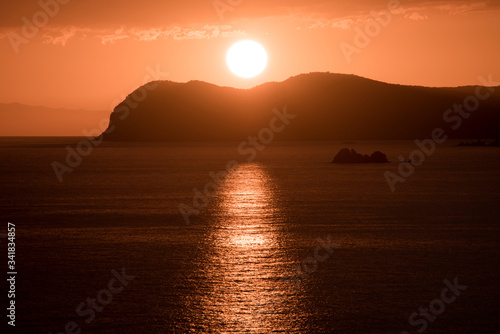 Sea landscape with the sun on the horizon © Diego Blanco