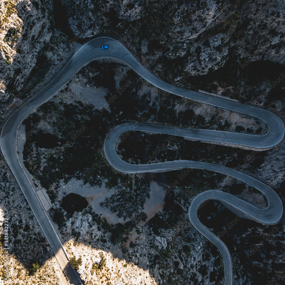 Kurvengeschlängel in den Bergen Mallorcas