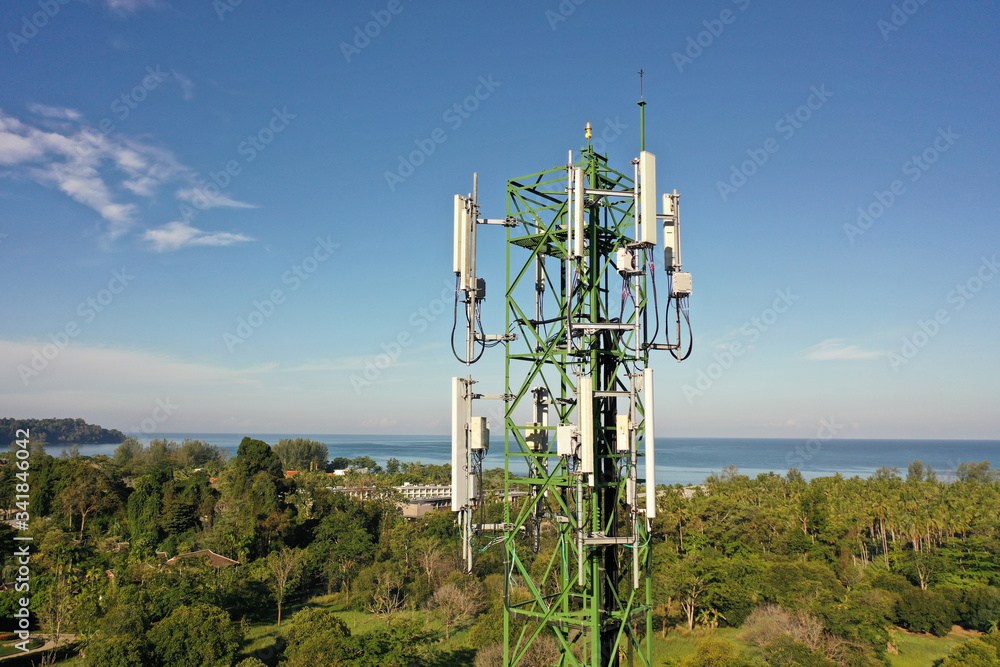 4G and 5G telecommunications tower