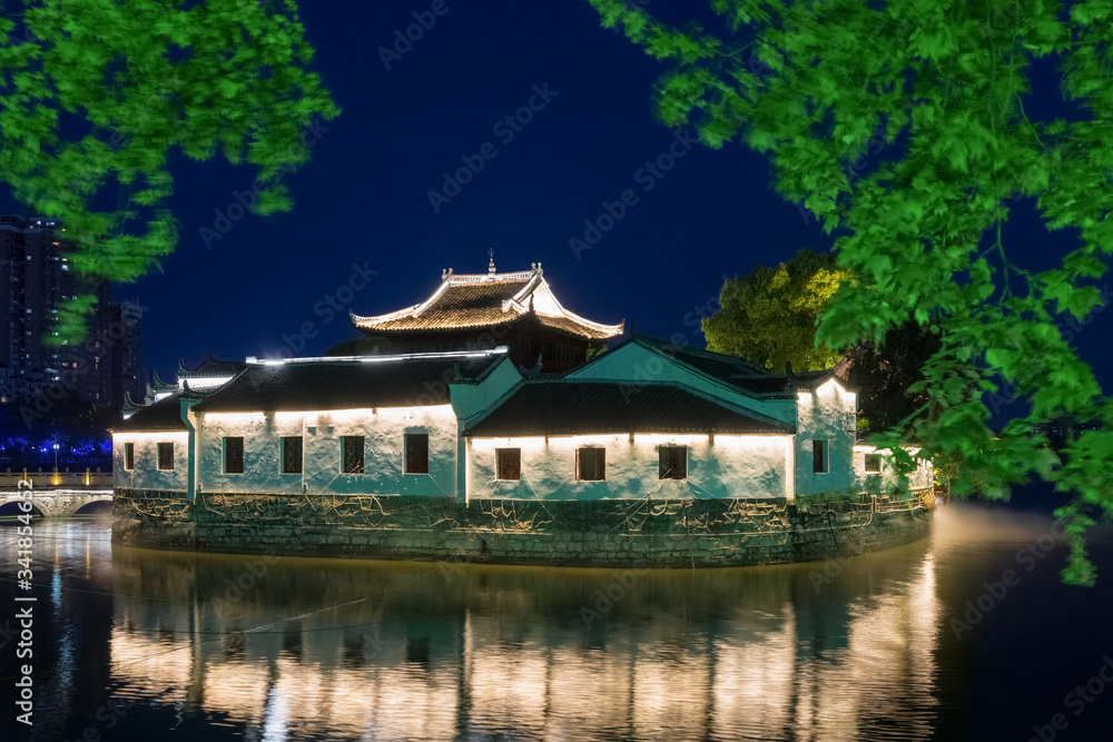 Fototapeta premium traditional ancient buildings in jiujiang at night