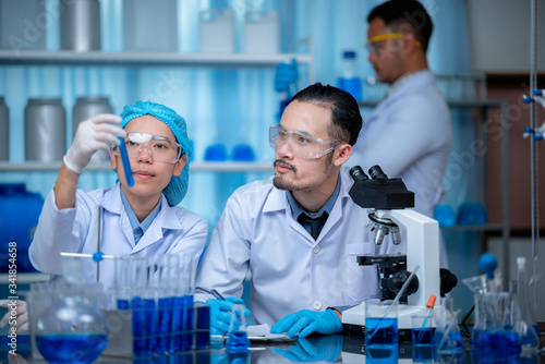 Health care researchers wor...