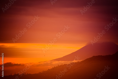 sunrise over the mountains © Rodrigo