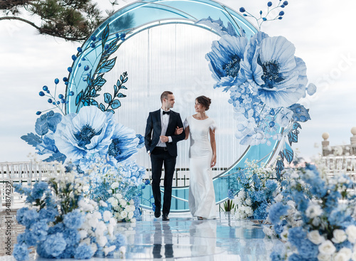 Slika na platnu Wedding ceremony in an outdoor Banquet hall decorated with huge blue flowers