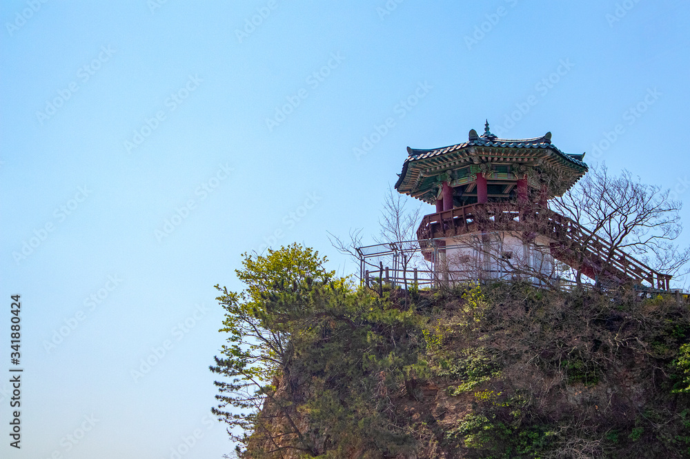 Korea's Traditional Observatory on the Hill Korea's Traditional Observatory on the Hill
