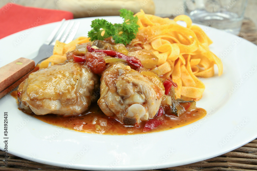 poulet aux poivrons et oignons et tagliatelles