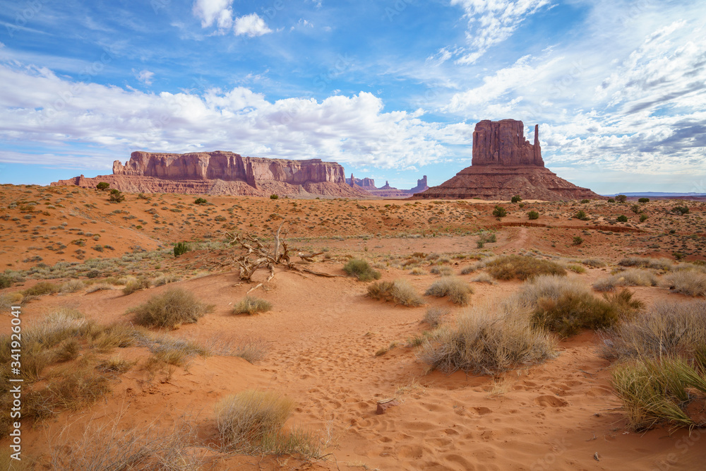 the scenic drive in the monument valley, usa the scenic drive in the monument valley, usa