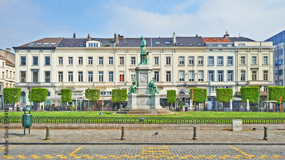 Naklejka premium Luxembourg square without any people during the confinement period.