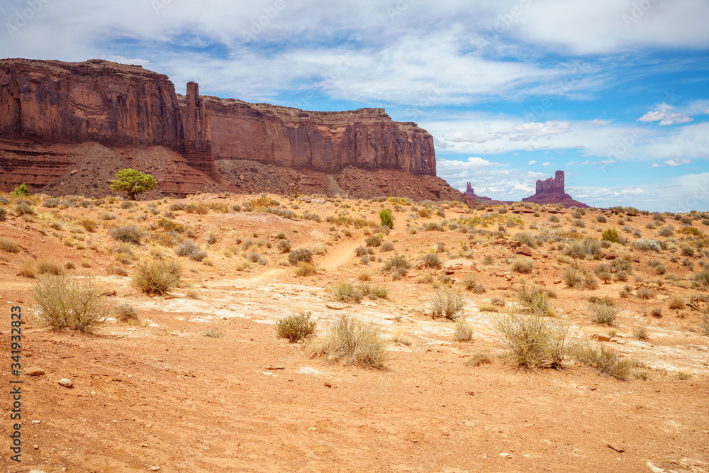 hiking the wildcat trail in the monument valley, usa hiking the wildcat trail in the monument valley, usa