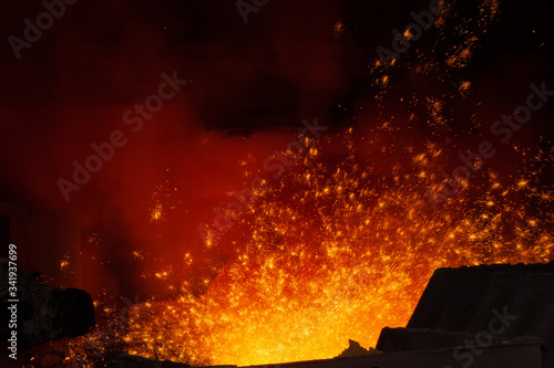 Fotografie production of pig iron from a blast furnace in a foundry.
