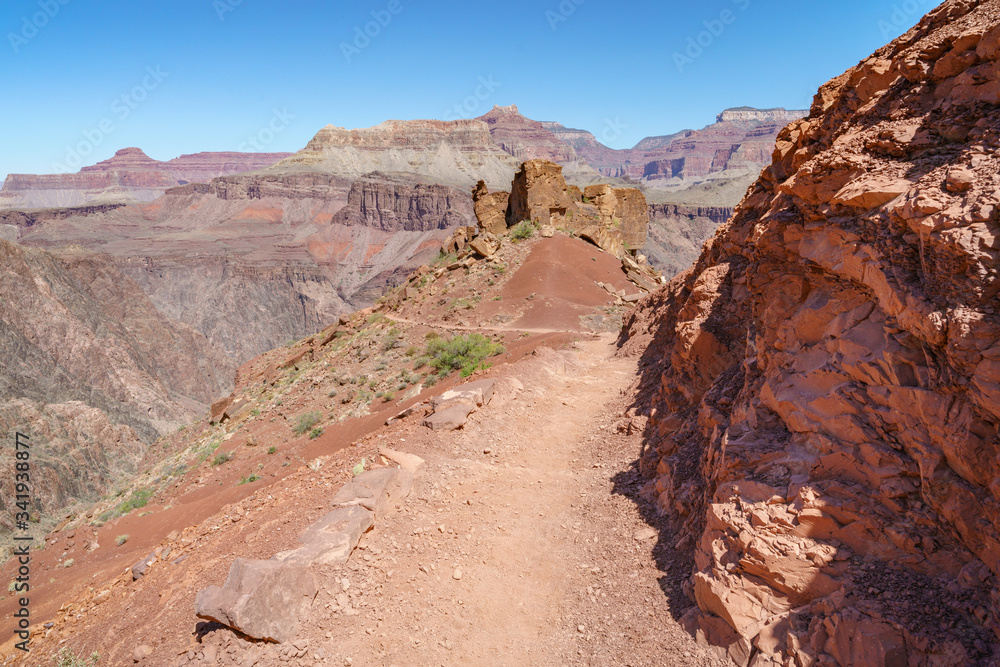 Fototapeta premium hiking the south kaibab trail in grand canyon national park, arizona, usa