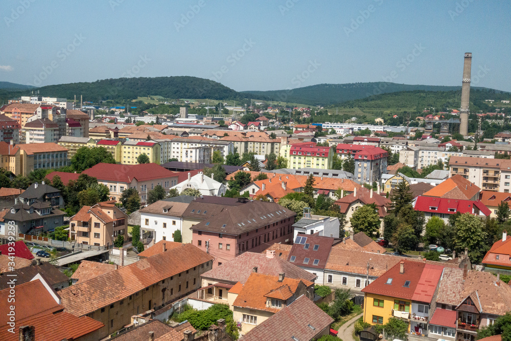 Obraz premium Widok miasta Bistrita z wieży kościoła ewangelickiego, Transylwania, Rumunia