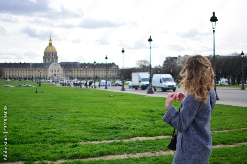 Obraz premium The girl travels to Paris. Globetrotting. City. Woman. 