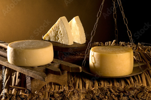 Formaggi di sardegna di varie qualità, pecorini e vaccini