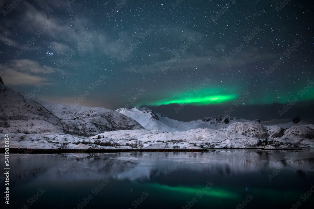 Fototapeta premium Polarlicht über den Lofoten