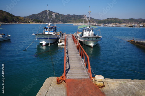 北木島の桟橋とボート