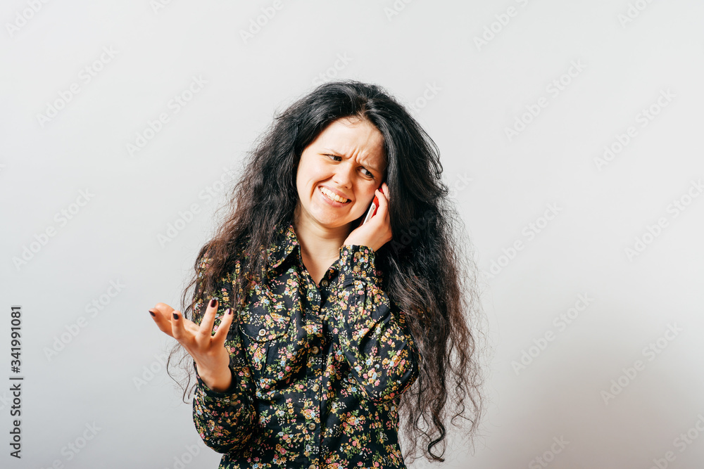 girl screaming in mobile girl screaming in mobile