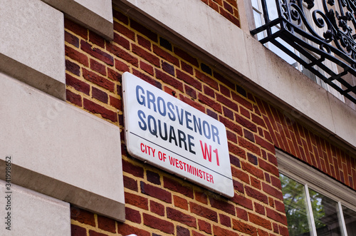 Tableau sur toile London- Grosvenor Square street sign, a landmark square in Mayfair area of the W