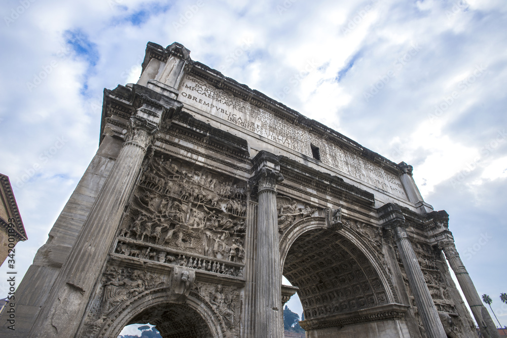Triumphal arch of Great Constantine in Rome, Italy .


