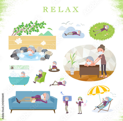 flat type mask Purple clothes old women_relax