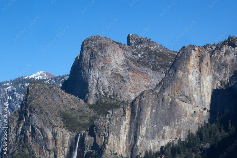 Yosemite mountains in the Sunshine