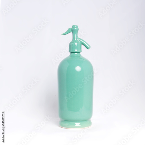 Konstfotografi Green ceramic soda siphon bottle