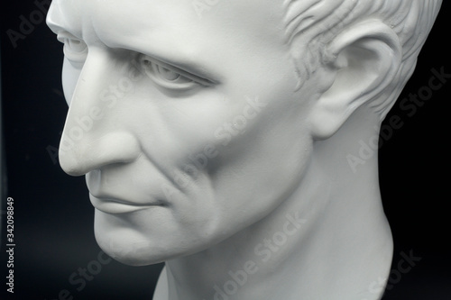 Bilde på lerret julius caesar roman emperor gypsum bust on black background