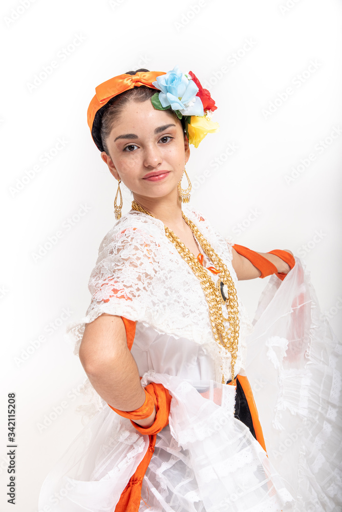 adolecente latina, con traje tipico de veracruz mexico, jarocha con vestido  blanco rebozo naranja, abanico, bamba, arpa baile tradicional de mexico,  fiestas patrias foto de Stock | Adobe Stock