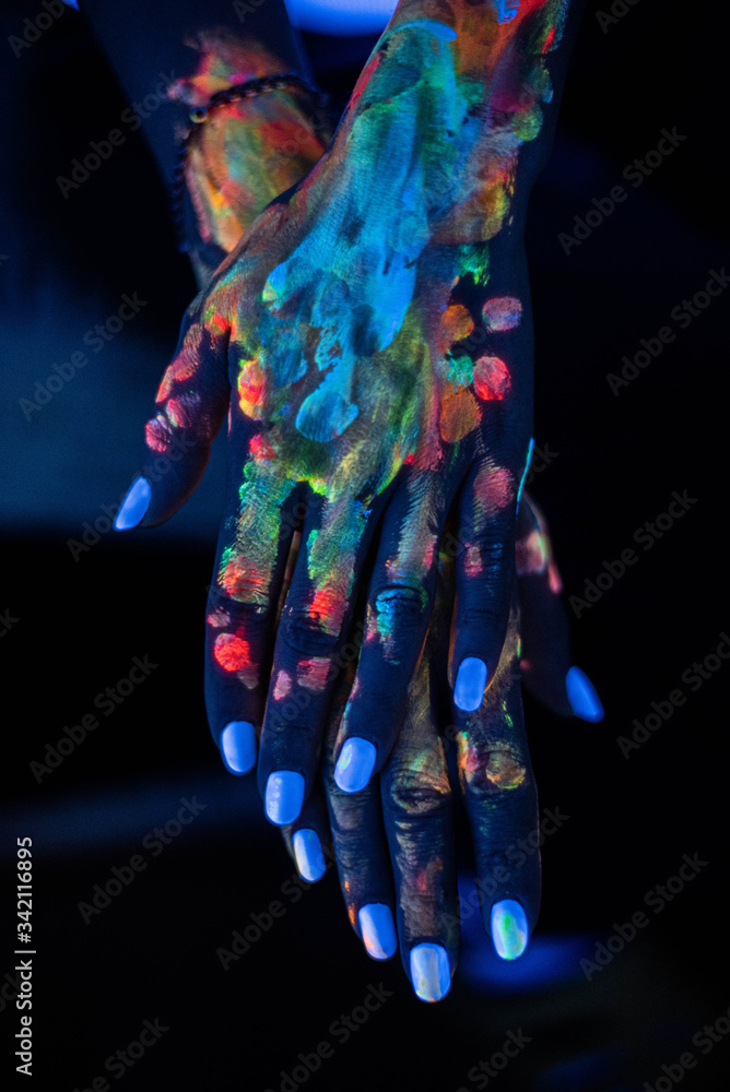 photo hands in neon paint