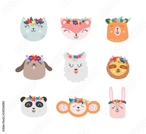 Wallpaper Mural 䌀甀琀攀 挀愀爀琀漀漀渀 愀渀椀洀愀氀猀 椀渀 昀氀漀眀攀爀 挀爀漀眀渀猀 ⴀ 椀猀漀氀愀琀攀搀 猀攀琀 漀渀 眀栀椀琀攀 戀愀挀欀最爀漀甀渀搀 Torontodigital.ca