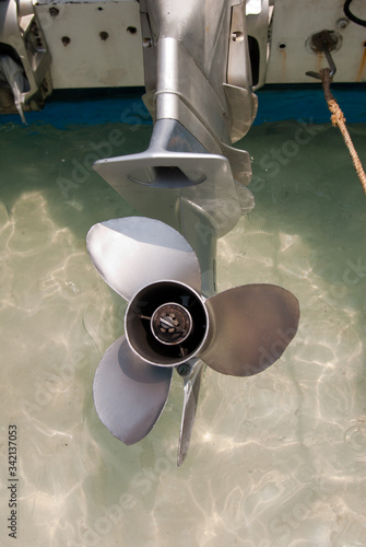 Three blade boat propeller with Central locking photo