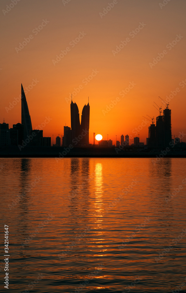 Obraz premium Bahrain skyline at sunset