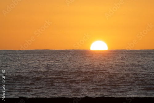 Fototapeta Naklejka Na Ścianę i Meble -  Yellow sundown over the black sea