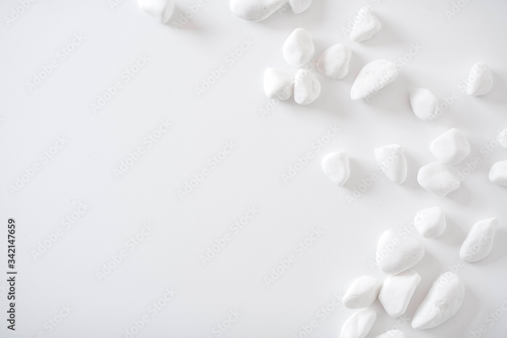 white pills on white background - obrazy, fototapety, plakaty 
