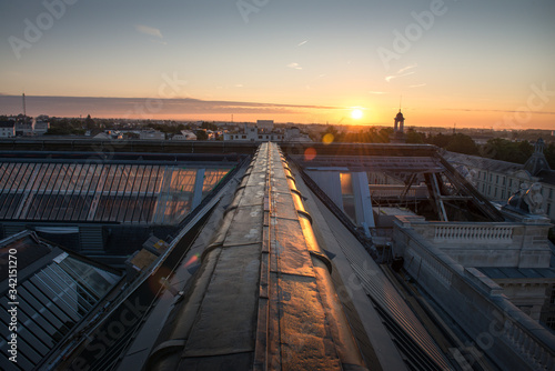 vu aérienne au lever du jour sur les toits de la vielle ville de Nantes en France