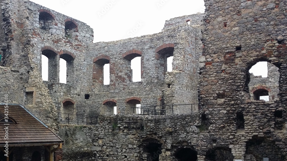 ruiny zamku na szlaku Orlich Gniazd w Polsce