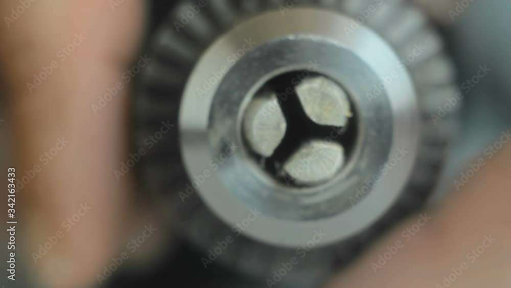 The rotation of the hands unclenched jaw Chuck drill. The rotation of the hands unclenched jaw Chuck drill.
