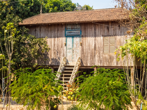 Tableau sur toile Traditional stilt house - Kampong Cham, Cambodia
