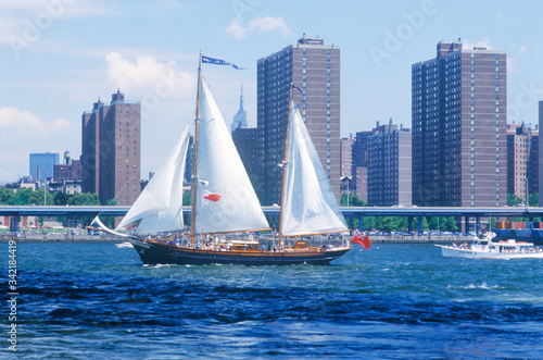 Photography The class B tall ships sailing from Wall Street, Manhattan to the Brooklyn Bridg