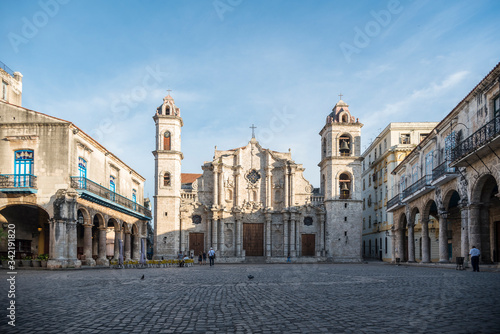Fototapeta Naklejka Na Ścianę i Meble -  Plaza de la Catedral de la habana cuba