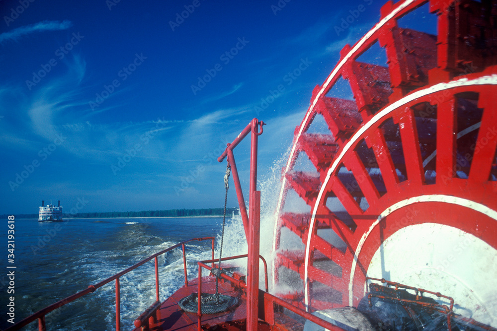 A steamboat paddle wheel on the Delta Queen Steamboat, Mississippi River - obrazy, fototapety, plakaty 