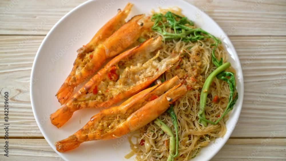 Stir-fried rice vermicelli and water mimosa with river prawns