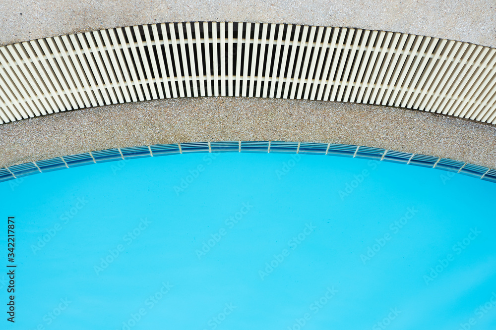 Swimming Pool Overflow Drainage Grating, clear blue pool water. Grating is made of plastic material, resistant to heat and shock, non-slip, not dirty when used for a long time.