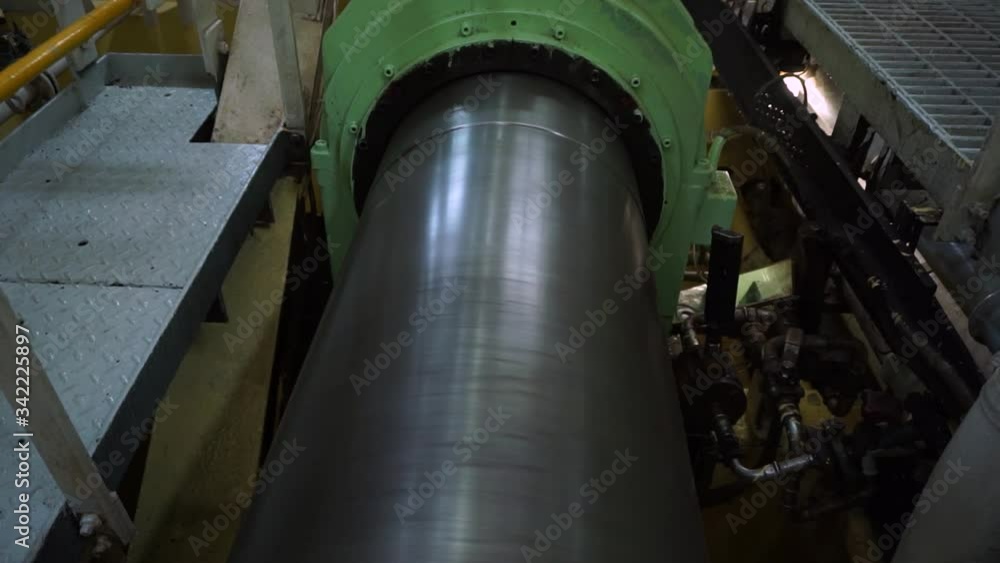 Rotating shaft line of main propulsion plant of passenger ship with