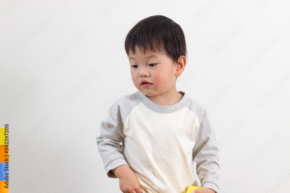 子供 遊ぶ 積み木 子供 遊ぶ 積み木